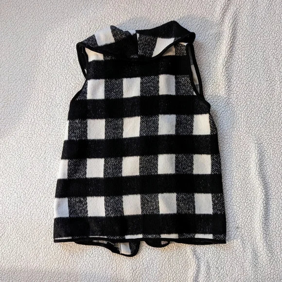 NWT Women's Coco + Carmen Plush Vest, Black and White- Size L/XL - Picture 2 of 8